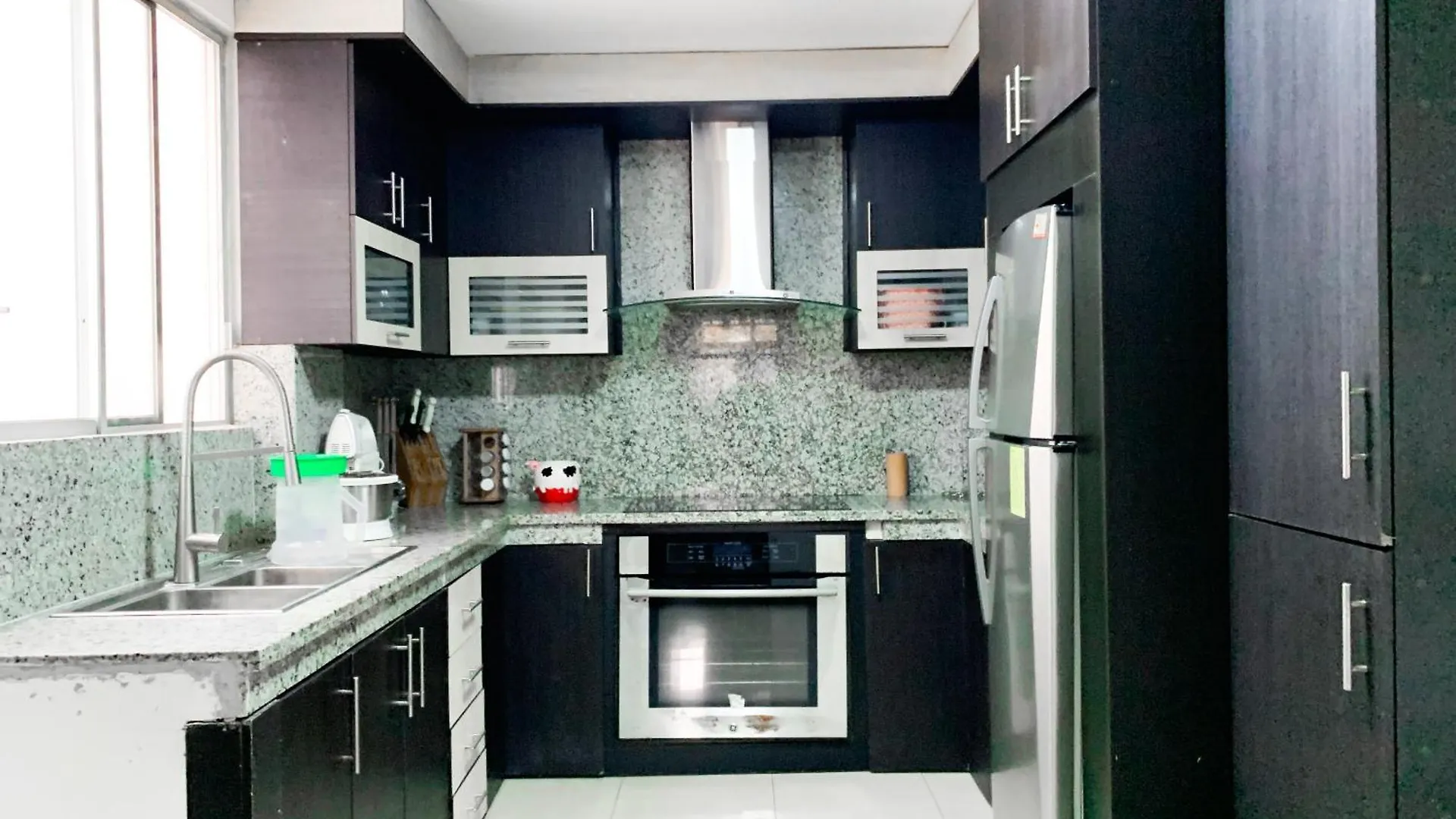 Villa Familiar Privada, 5 Dormitorios, Altos Del Rio Guayaquil