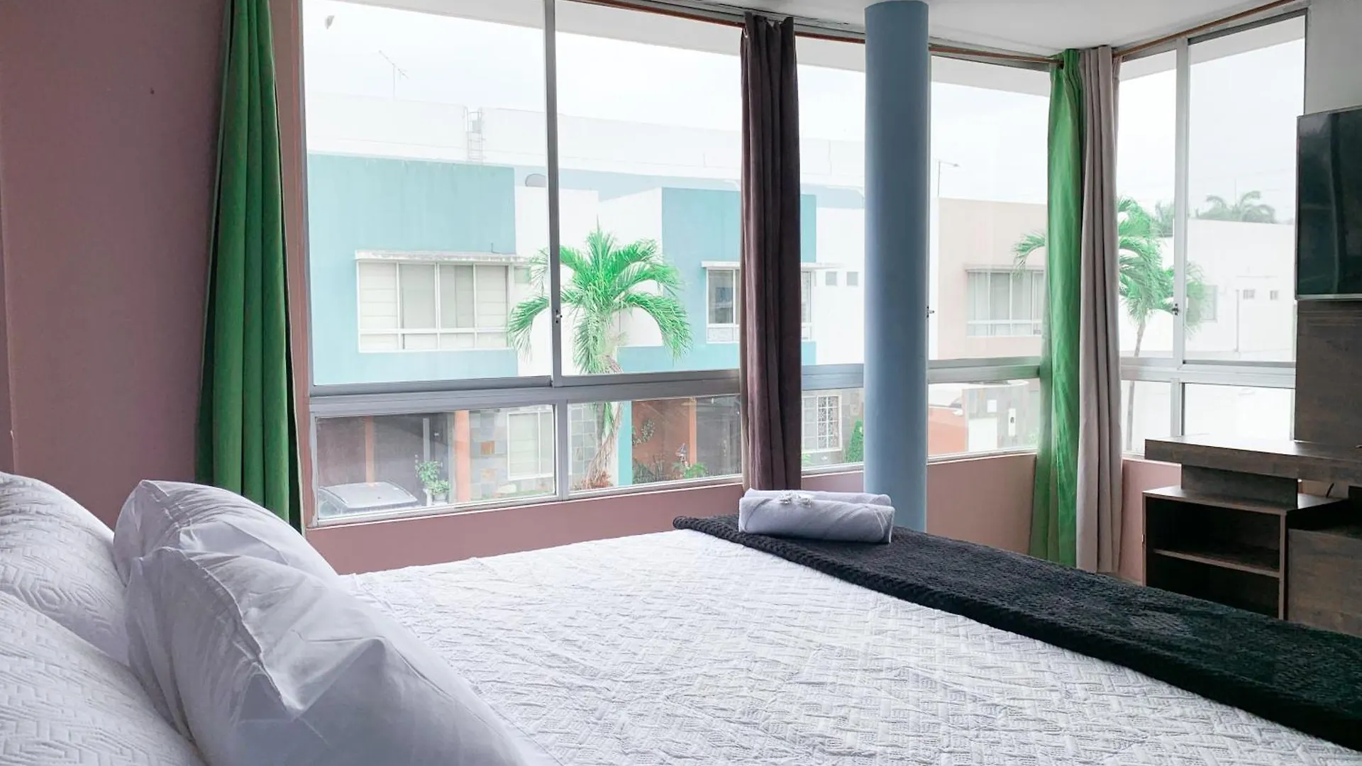 Villa Familiar Privada, 5 Dormitorios, Altos Del Rio Guayaquil Ekwador