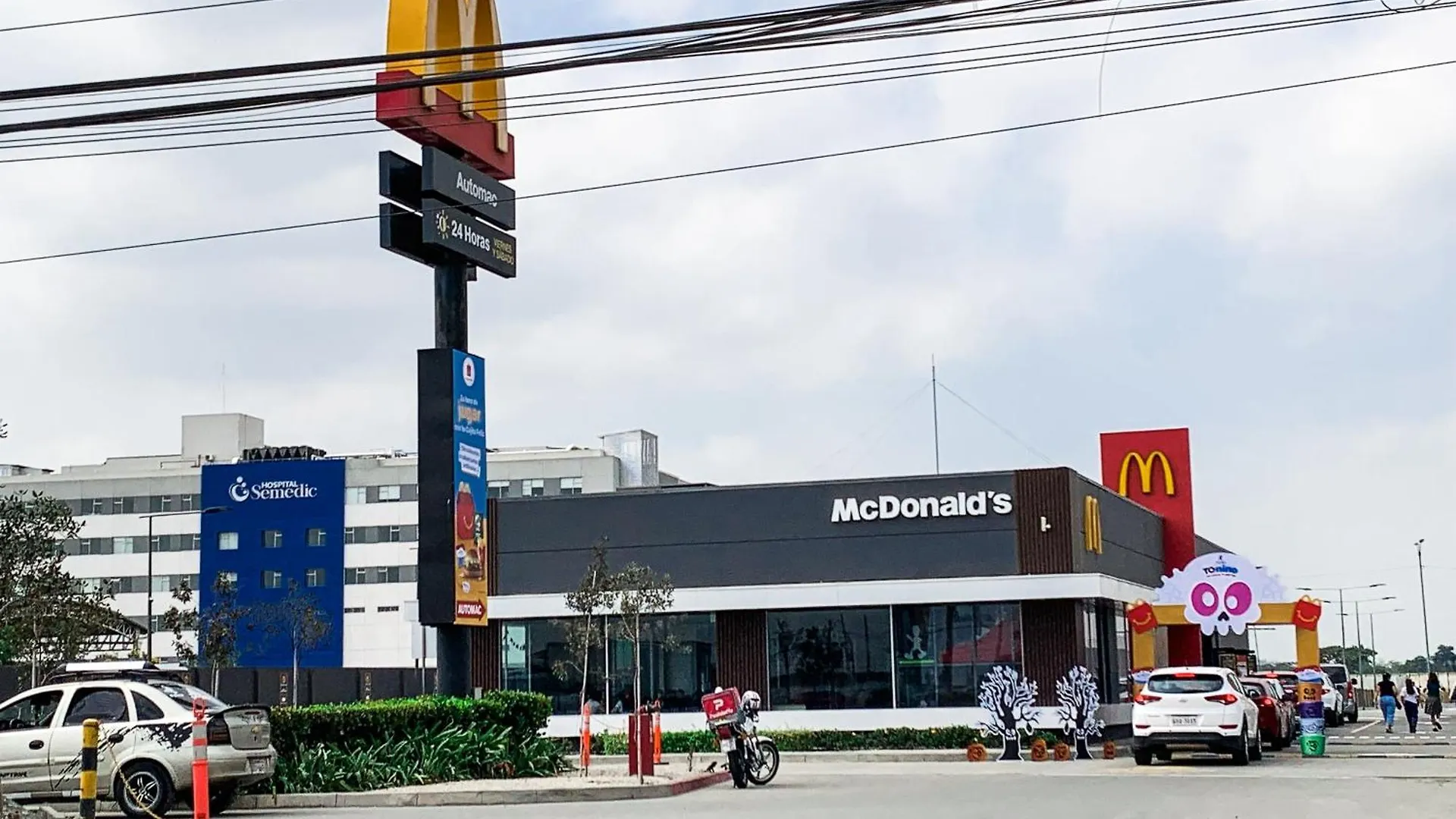 Villa Familiar Privada, 5 Dormitorios, Altos Del Rio Guayaquil