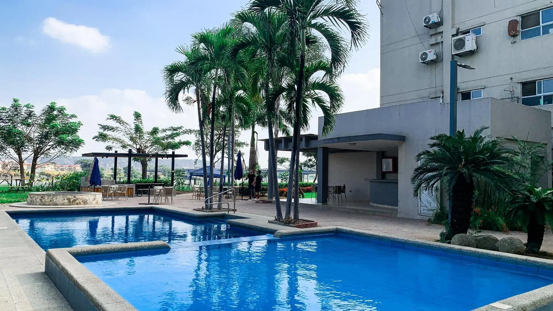 Villa Familiar Privada, 5 Dormitorios, Altos Del Rio Guayaquil