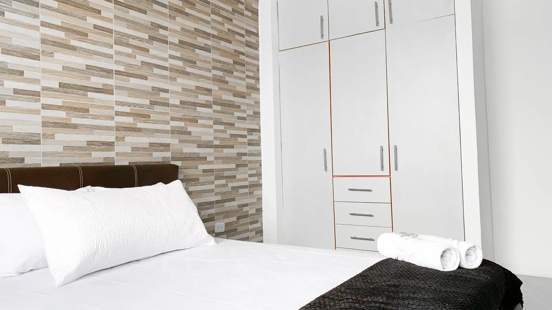Villa Familiar Privada, 5 Dormitorios, Altos Del Rio Guayaquil Ekwador