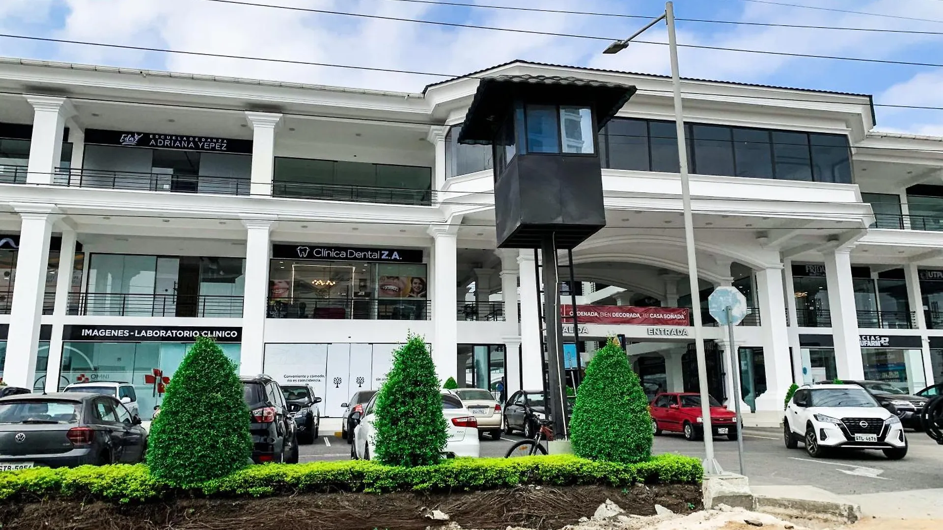 Villa Familiar Privada, 5 Dormitorios, Altos Del Rio Guayaquil