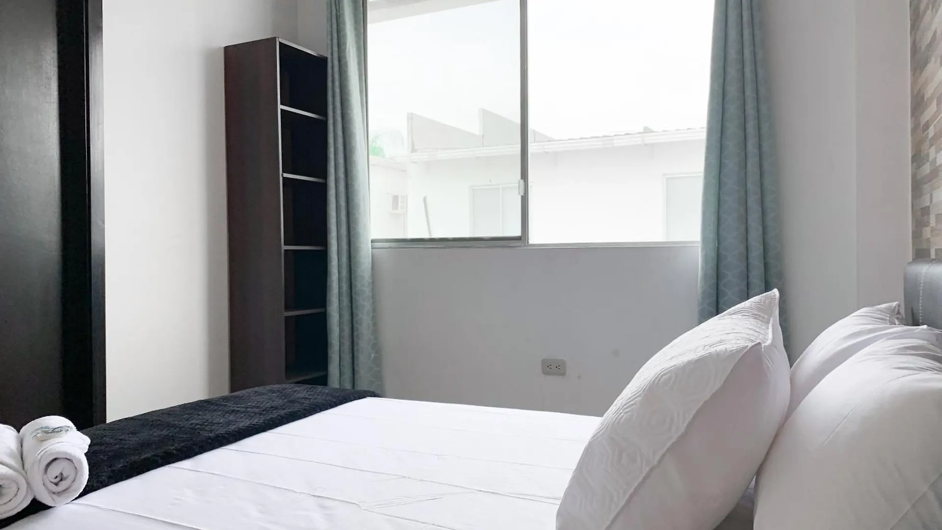 Villa Familiar Privada, 5 Dormitorios, Altos Del Rio Guayaquil Ekwador
