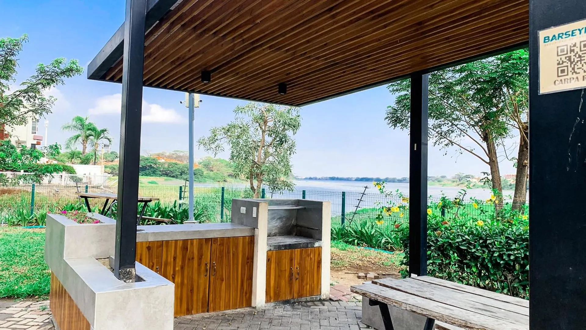 Villa Familiar Privada, 5 Dormitorios, Altos Del Rio Guayaquil