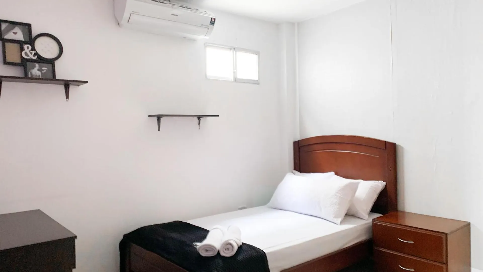 Villa Familiar Privada, 5 Dormitorios, Altos Del Rio Guayaquil Ekwador