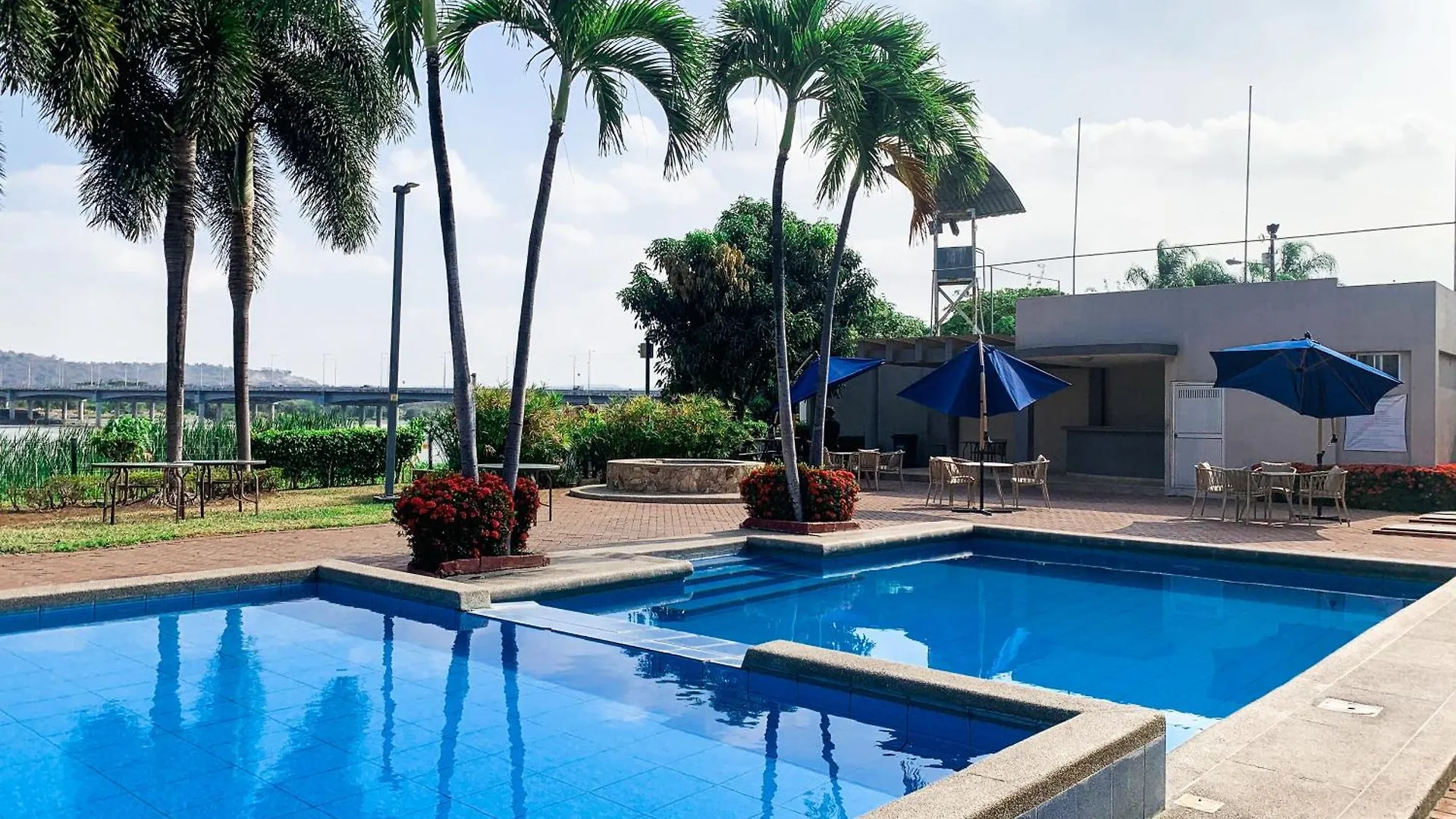 Villa Familiar Privada, 5 Dormitorios, Altos Del Rio Guayaquil