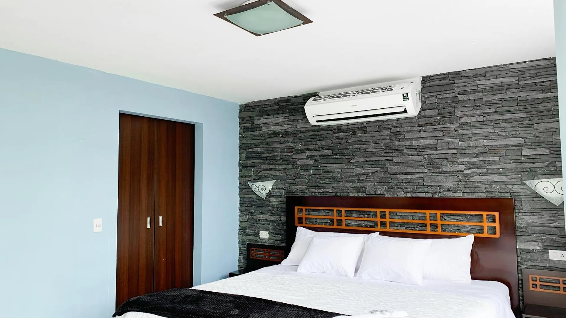 Villa Familiar Privada, 5 Dormitorios, Altos Del Rio Guayaquil