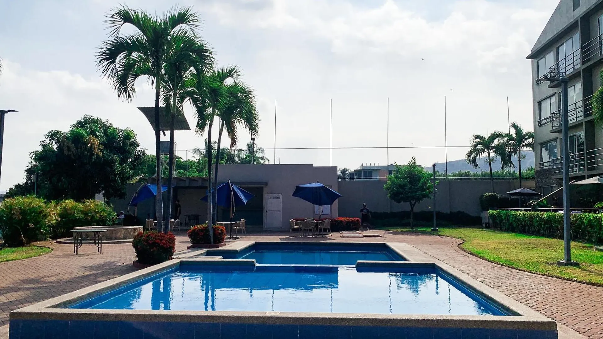 Villa Familiar Privada, 5 Dormitorios, Altos Del Rio Guayaquil