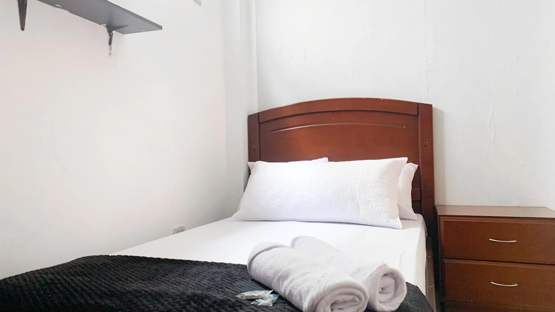 Villa Familiar Privada, 5 Dormitorios, Altos Del Rio Guayaquil