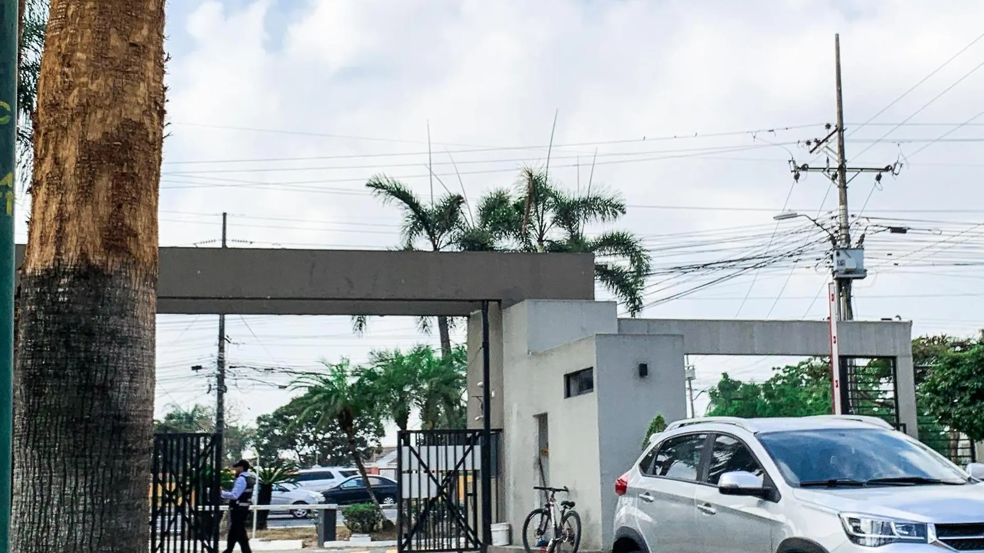 Villa Familiar Privada, 5 Dormitorios, Altos Del Rio Guayaquil