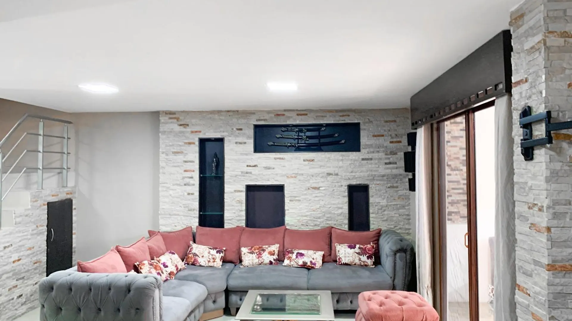 Villa Familiar Privada, 5 Dormitorios, Altos Del Rio Guayaquil