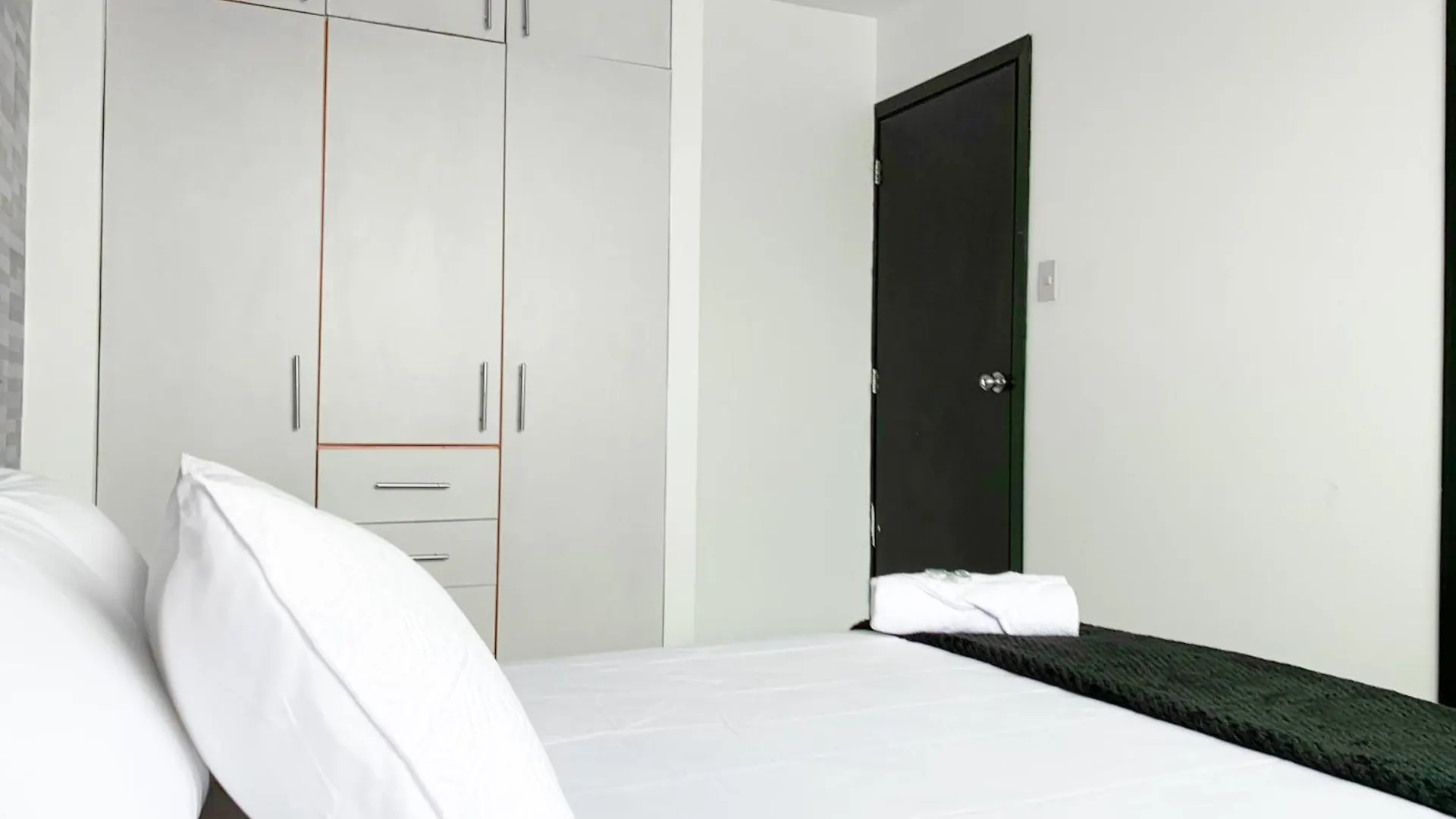 Villa Familiar Privada, 5 Dormitorios, Altos Del Rio Guayaquil Ekwador