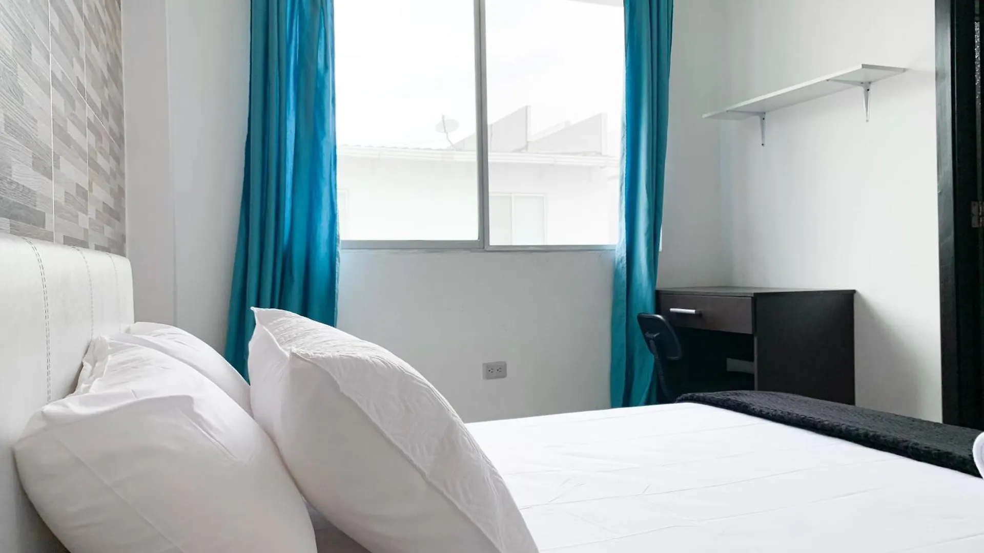 Villa Familiar Privada, 5 Dormitorios, Altos Del Rio Guayaquil