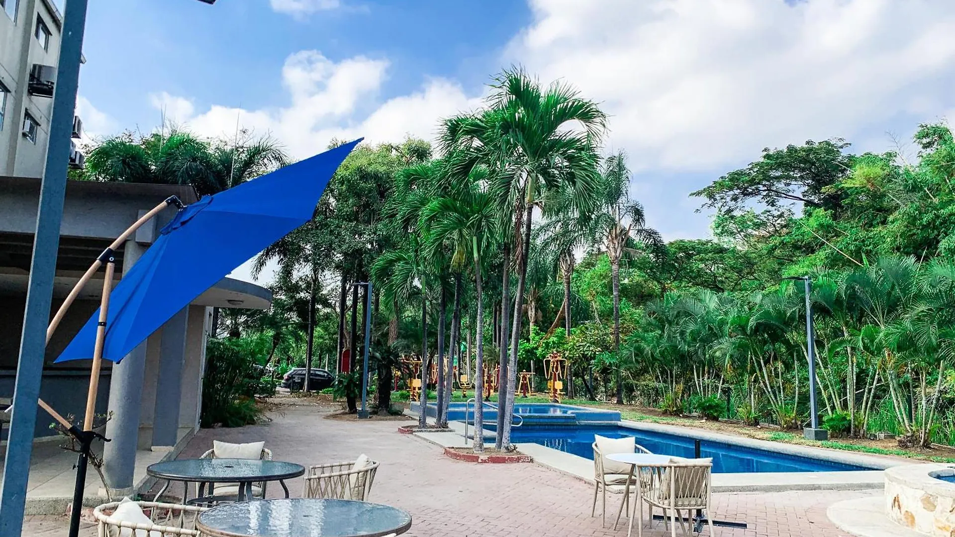 Villa Familiar Privada, 5 Dormitorios, Altos Del Rio Guayaquil