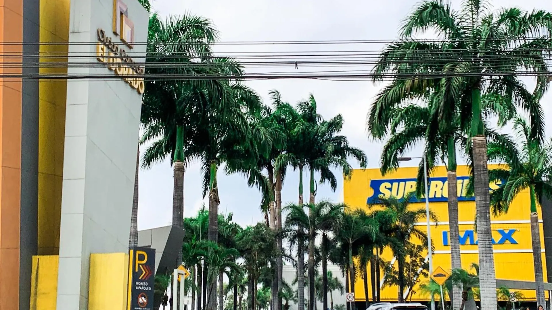Villa Familiar Privada, 5 Dormitorios, Altos Del Rio Guayaquil