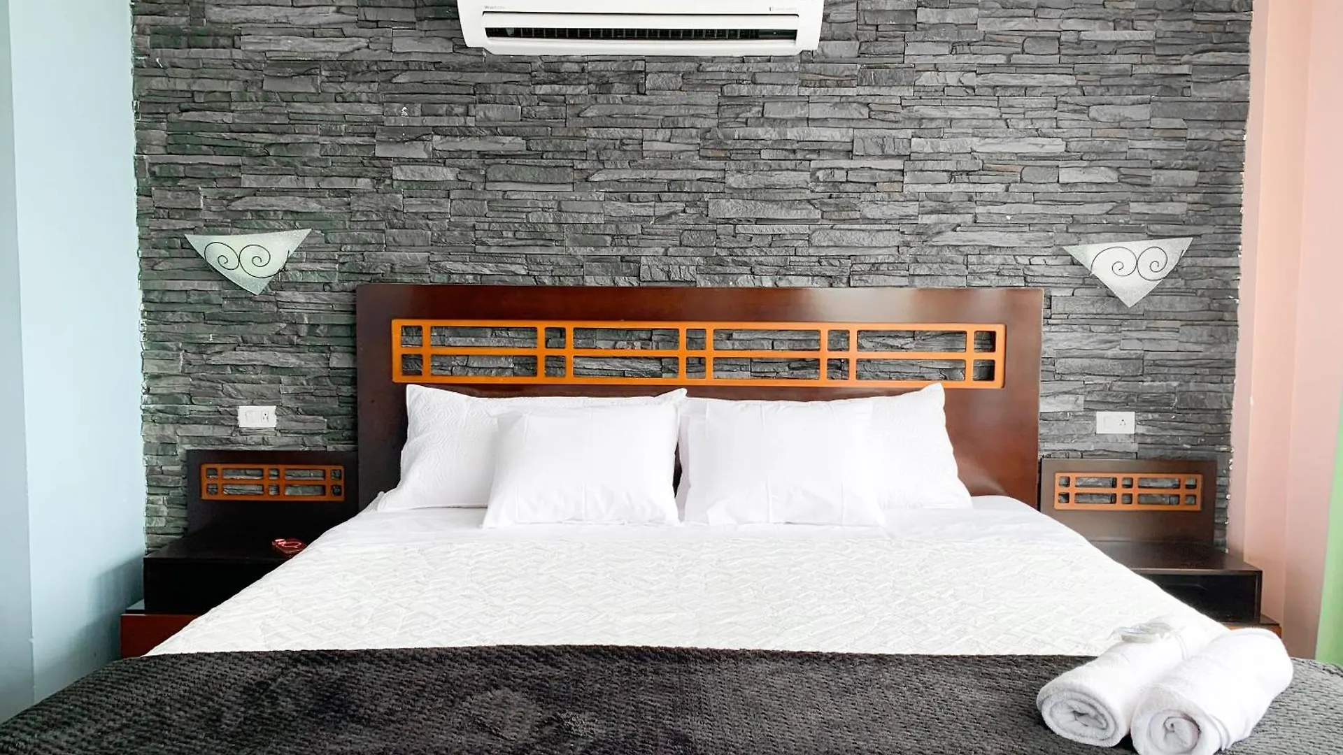 Villa Familiar Privada, 5 Dormitorios, Altos Del Rio Guayaquil 0*,